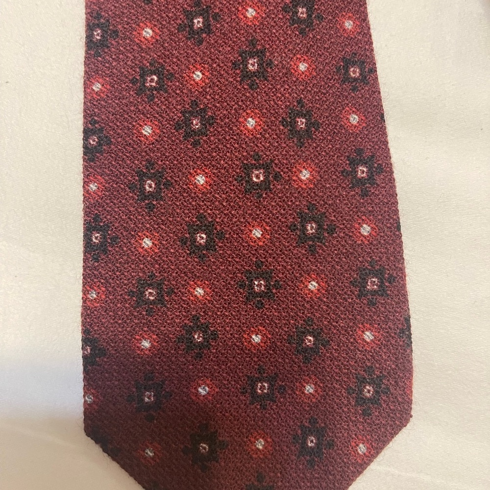 Isaia Burgundy Red Floral Medallion Silk Tie - Picture 10 of 10